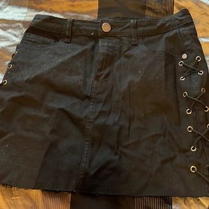 medium black skirt
